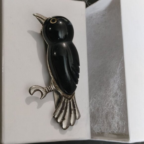 Black Bakelite Bird Crow Fur Clip Carved  Accents Vintage Silver Tone Metal Smal - Picture 5 of 9